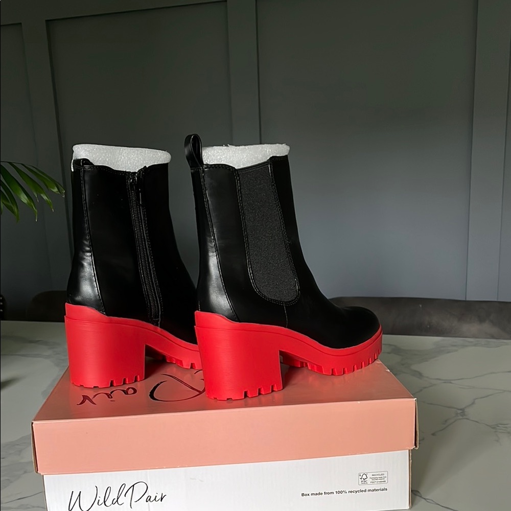 Wild Pair Black and Red Heeled Chelsea Boots - Picture 3 of 5
